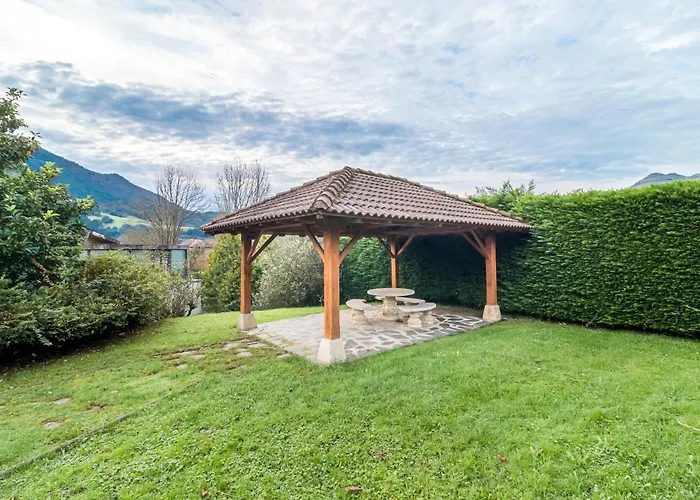 Piscina Climatizada Todo El Ano * Valle (Ruesga)